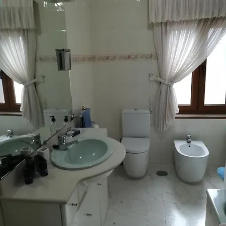 Hébergement de vacances Higueras -casa Con Jardin- Pomaluengo