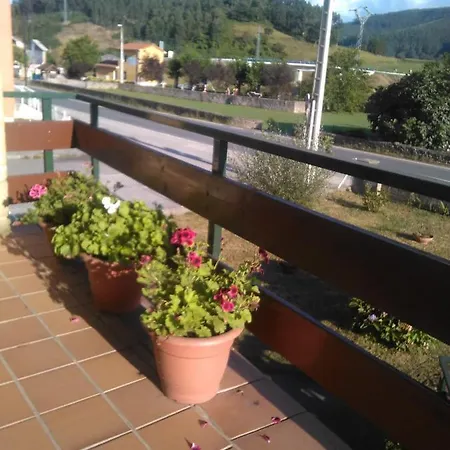 Hébergement de vacances Higueras -casa Con Jardin- Pomaluengo