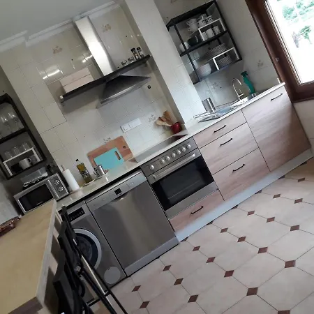 Hébergement de vacances Higueras -casa Con Jardin- *