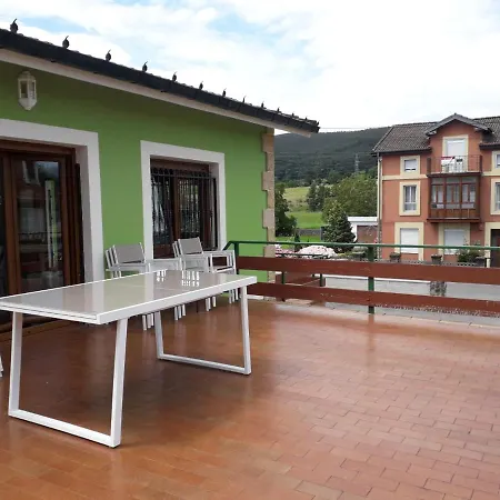 Hébergement de vacances Higueras -casa Con Jardin- *